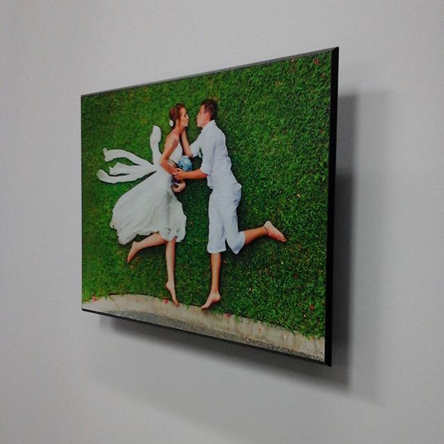 Floating Wall Plaque – GlobalSigns.ca